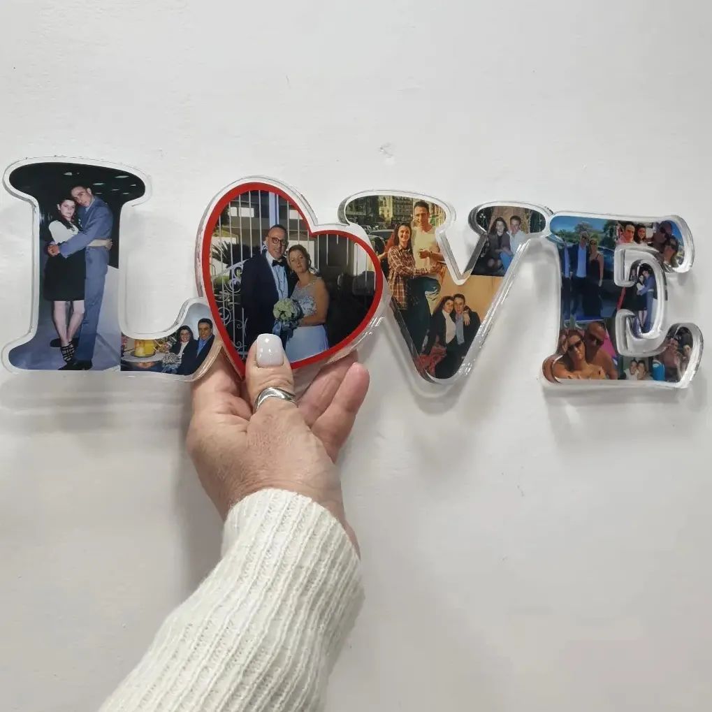 Scritta LOVE in plexiglass personalizzata con le tue FOTO