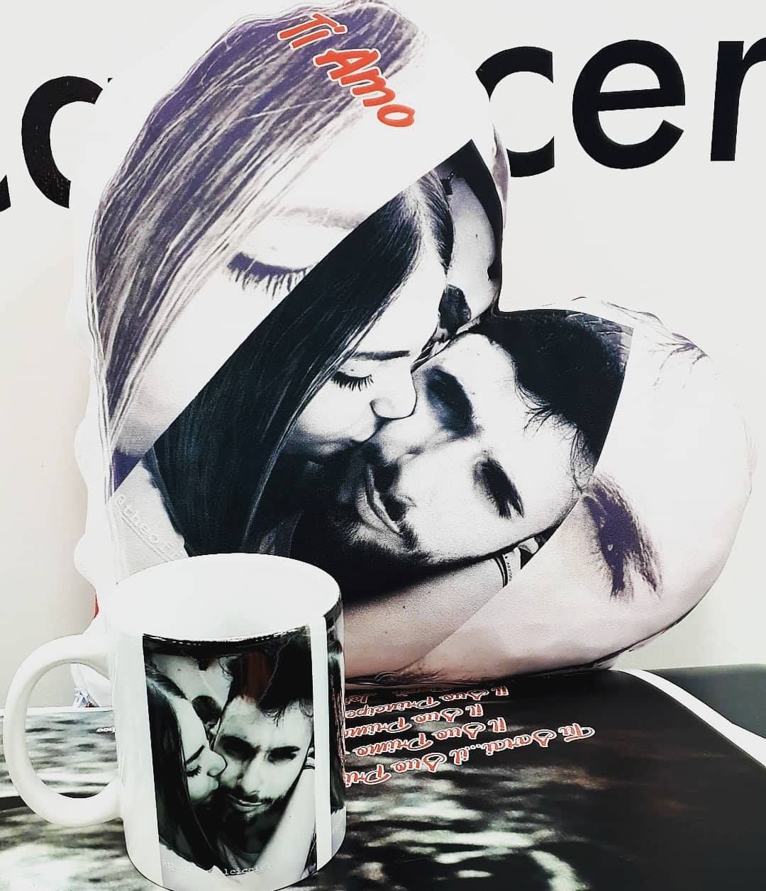 Cuscino a Forma di Cuore con Foto Personalizzata - Retro Rosso