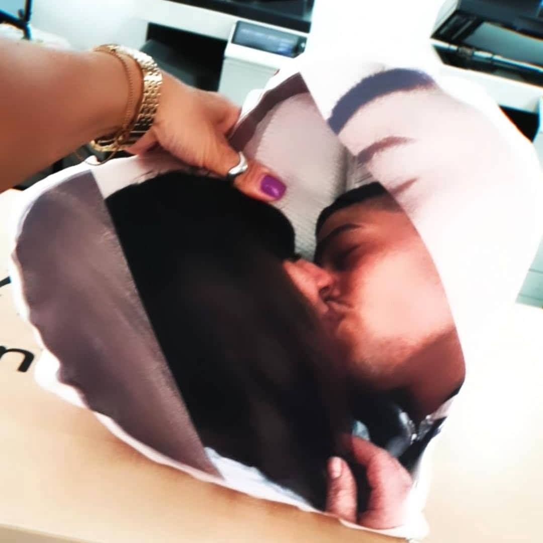 Cuscino a Forma di Cuore con Foto Personalizzata - Retro Rosso