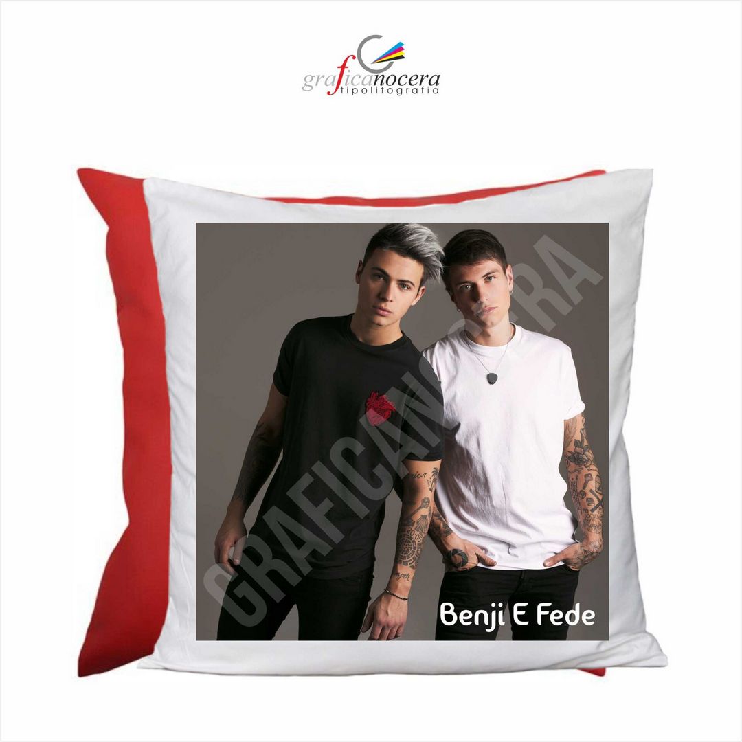 Cuscino quadrato Benji e Fede cantante idea regalo