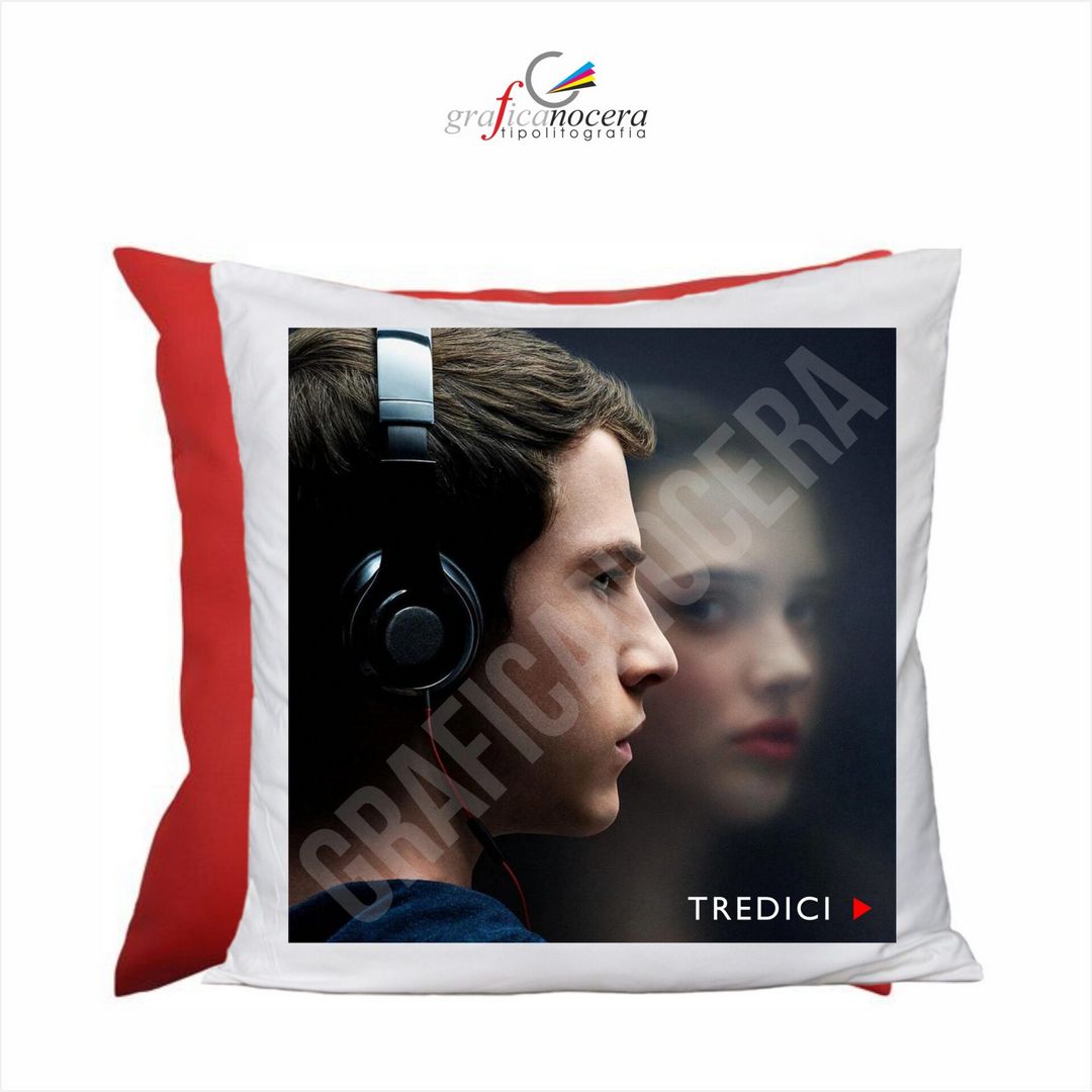Cuscino quadrato Tredici serie tv idolo film arredo Rosso idea regalo