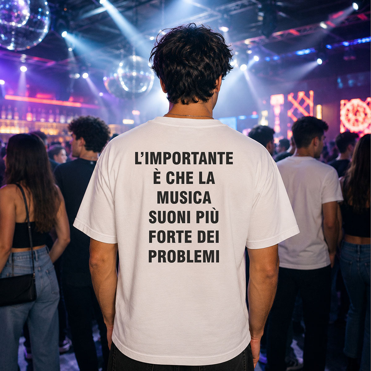 T-shirt Unisex 22 - L'IMPORTANTE È CHE LA MUSICA SUONI PIÙ FORTE DEI PROBLEMI