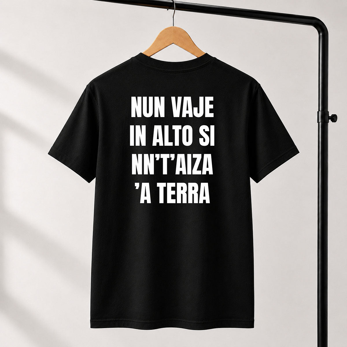 T-shirt Unisex 10 - NUN VAJE IN ALTO SI NN’T’AIZA ’A TERRA