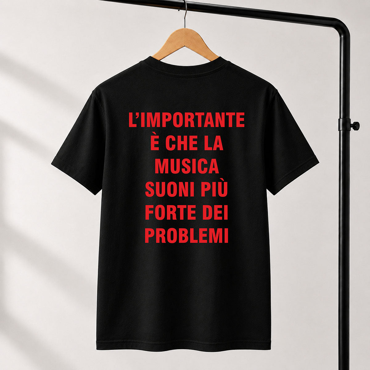 T-shirt Unisex 22 - L'IMPORTANTE È CHE LA MUSICA SUONI PIÙ FORTE DEI PROBLEMI