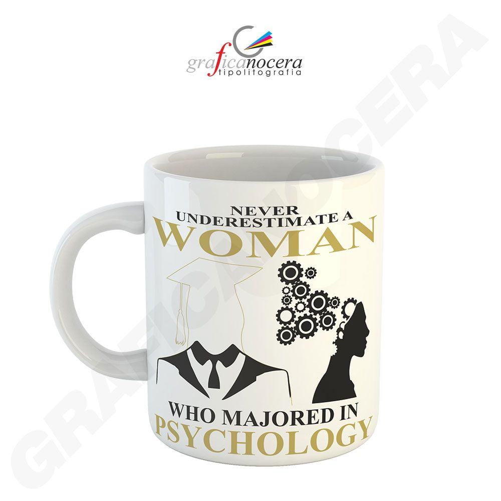 Tazza Mug Mai sottovalutare una donna che si è laureata in Psicologia idea regalo